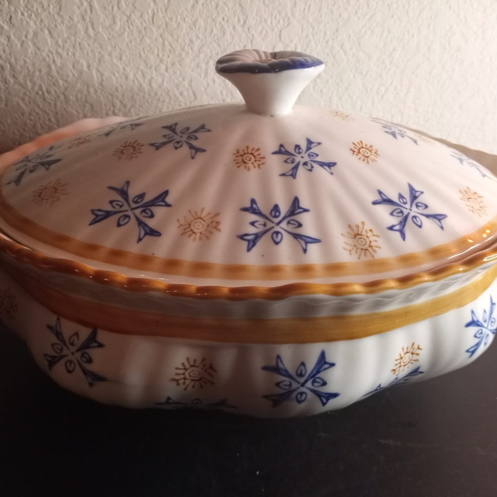 GORGEOUS Temptations Provance Morning Glory 2 QT Covered Casserole Bowl